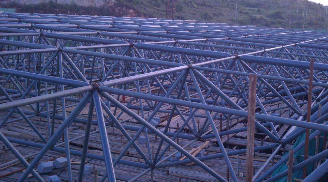 宜城概述网架加工中对钢材的质量的过细恳求